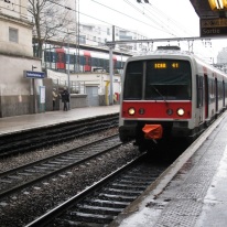 Here comes the train from RER Line B that would take me to Luxembourg station, near Jardin Luxembourg.